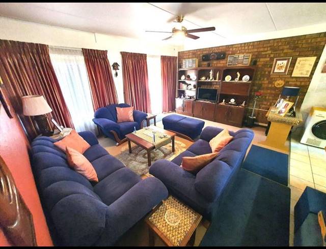 2 BEDROOM TOWNHOUSE FOR SALE IN BARTLETT